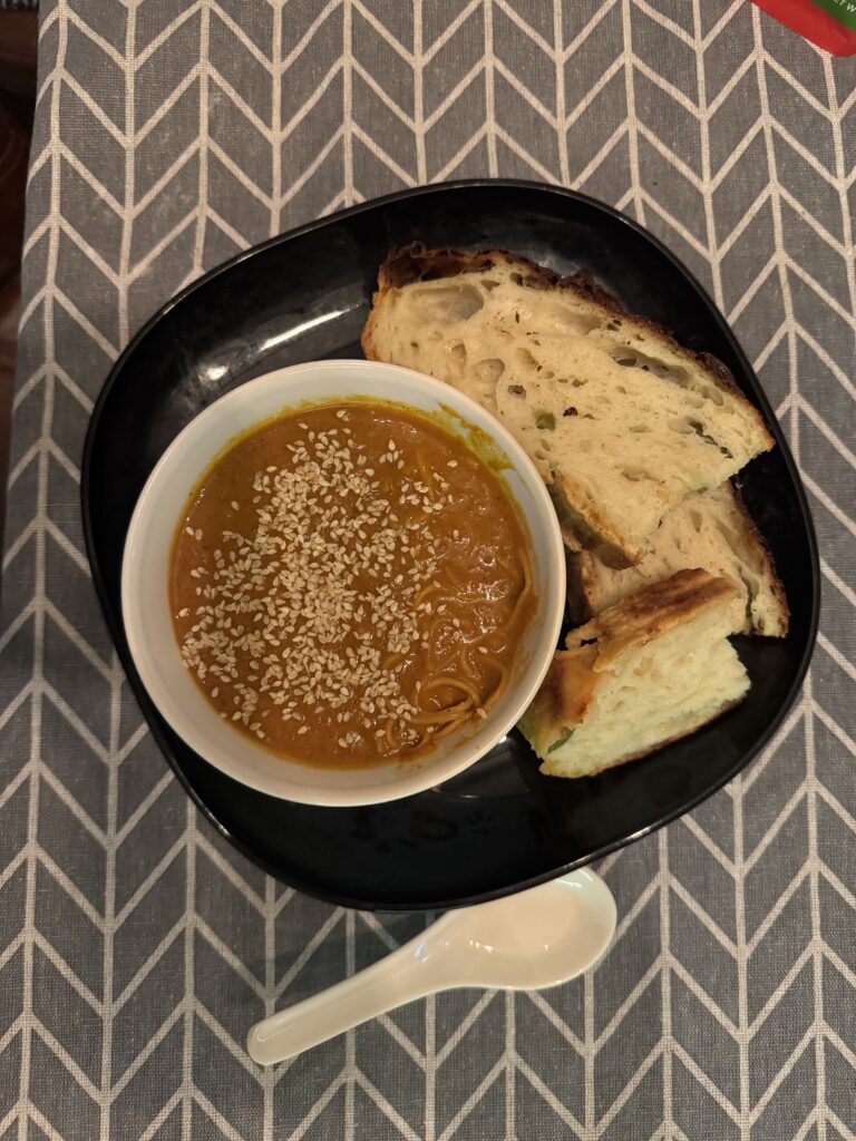 soep met Jalapeno Cheddar brood